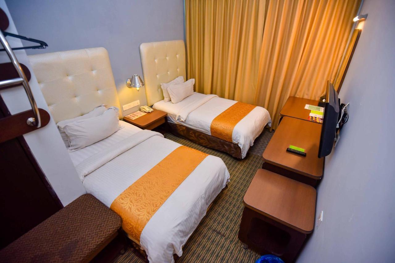Ritz Garden Hotel Manjung Lumut Extérieur photo
